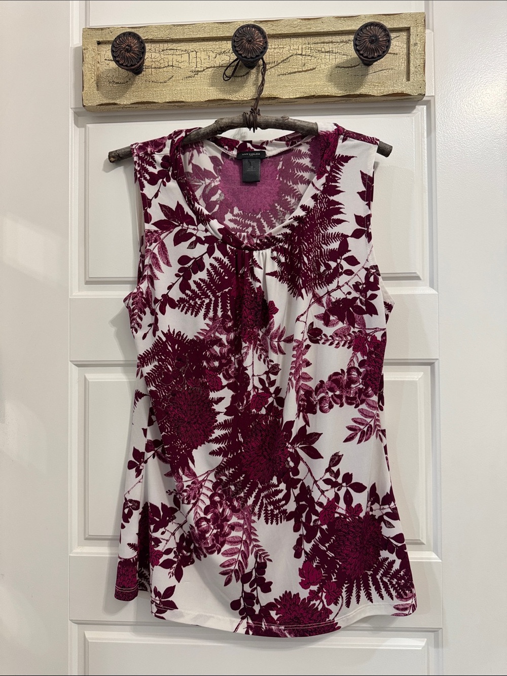 Ann Taylor White & Burgundy Floral Scoop Neck Camisole